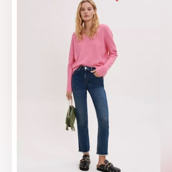 -Maje
Low-Cut Ribbed Cashmere
Sweater pre-owner size 0 - Picture 2 of 13